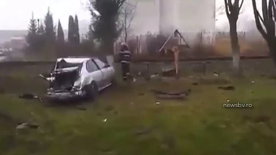Supravieţuire miraculoasă. Un şofer a scăpat cu viaţă după ce maşina sa a fost lovită de tren VIDEO