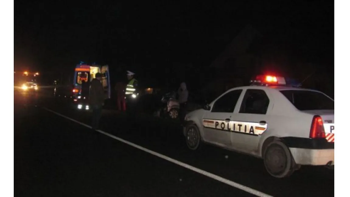Trei persoane rănite, după ce o maşină s-a răsturnat în Buzău