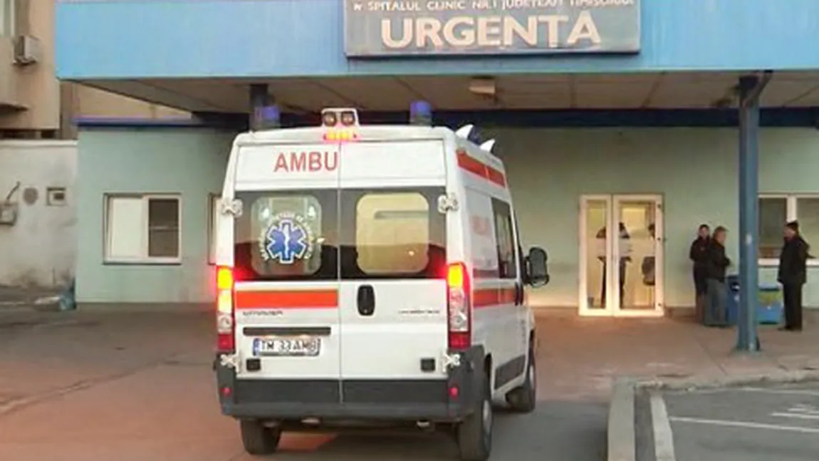 Şoferul unei ambulanţe a fost filmat transportând autostopişti. Serviciul de Ambulanţă Timiş a deschis ANCHETĂ
