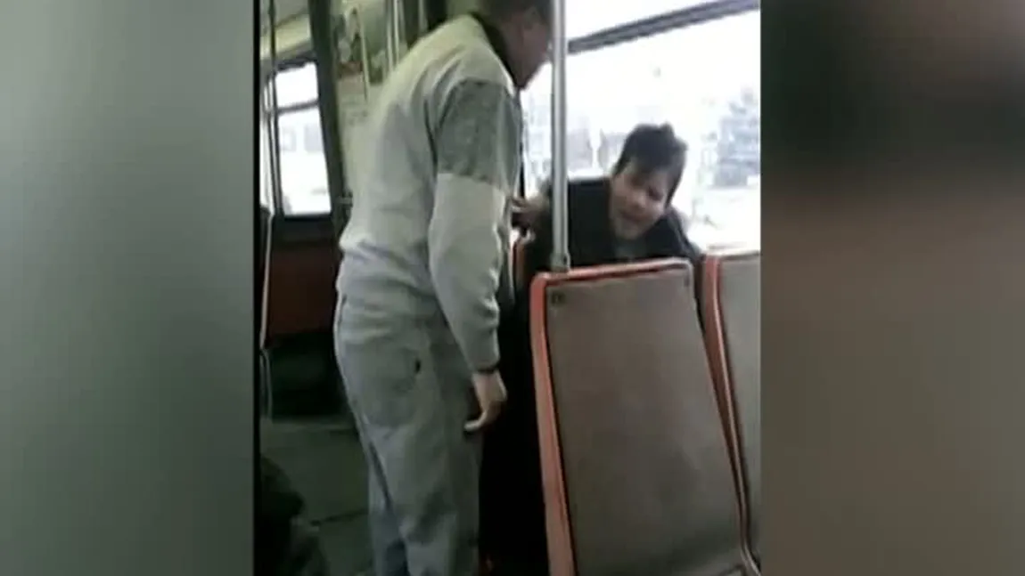Incident într-un tramvai din Iaşi: Un vatman a bătut un călător VIDEO