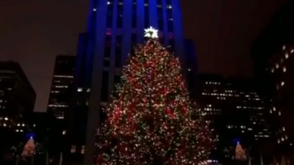 Atmosferă de sărbătoare la New York. Bradul de Crăciun din Rockefeller Center a fost aprins VIDEO