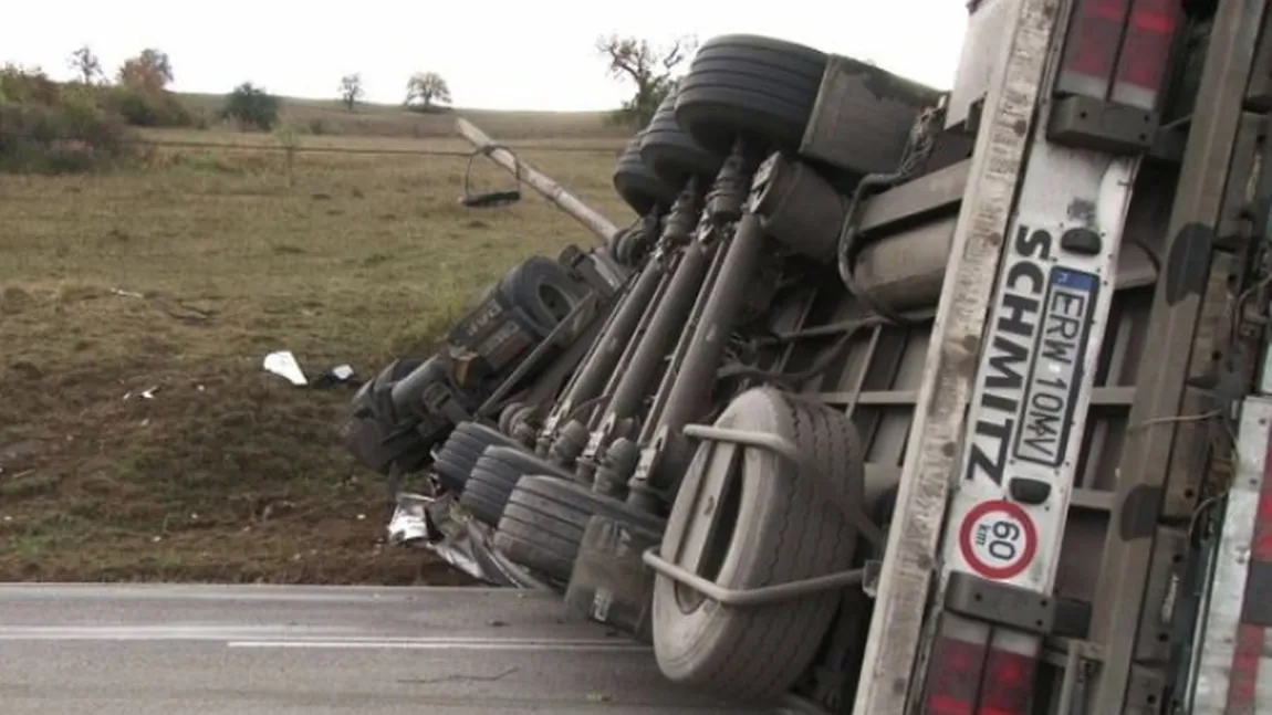 Un camion s-a răsturnat în Arad. TRAFICUL rutier, blocat mai bine de cinci ore