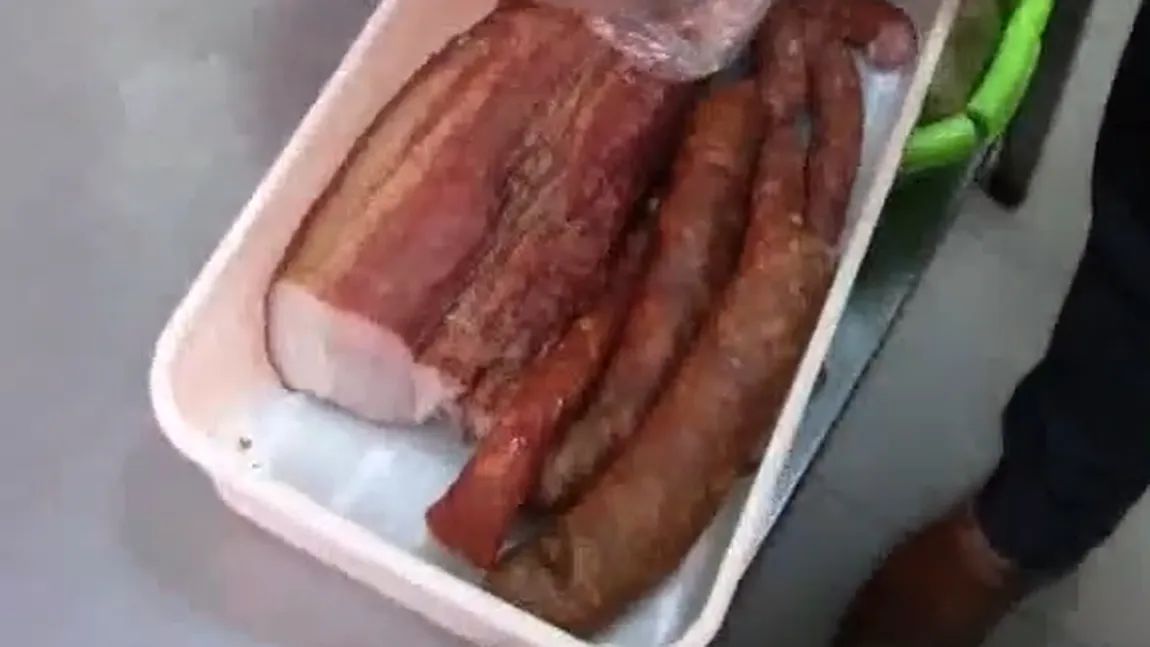 Carne STRICATĂ în restaurantele din centrul Capitalei VIDEO