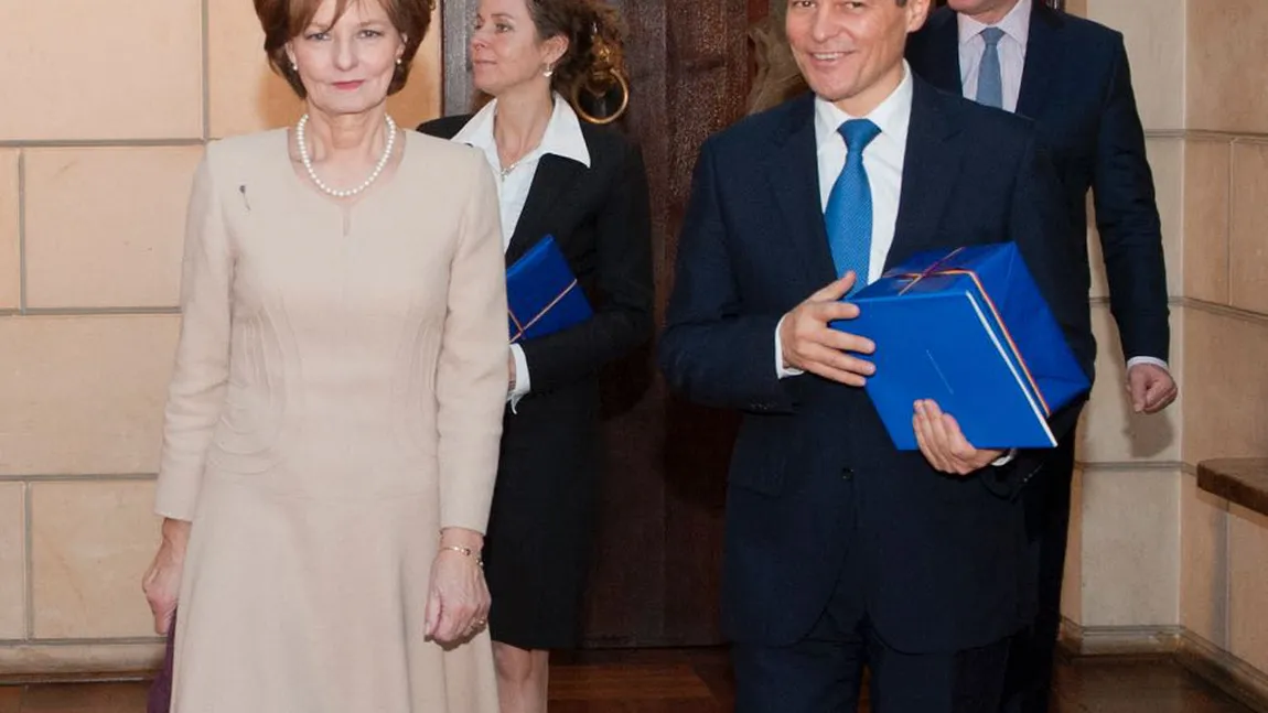 IMAGINI cu premierul Dacian Cioloş şi soţia sa, Valerie, la Casa Regală  GALERIE FOTO