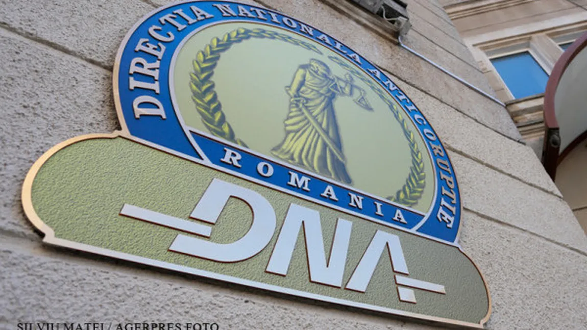 Prim-procuror REŢINUT de DNA, după ce a cerut şpagă LEMNE DE FOC şi DRUM ASFALTAT către casă