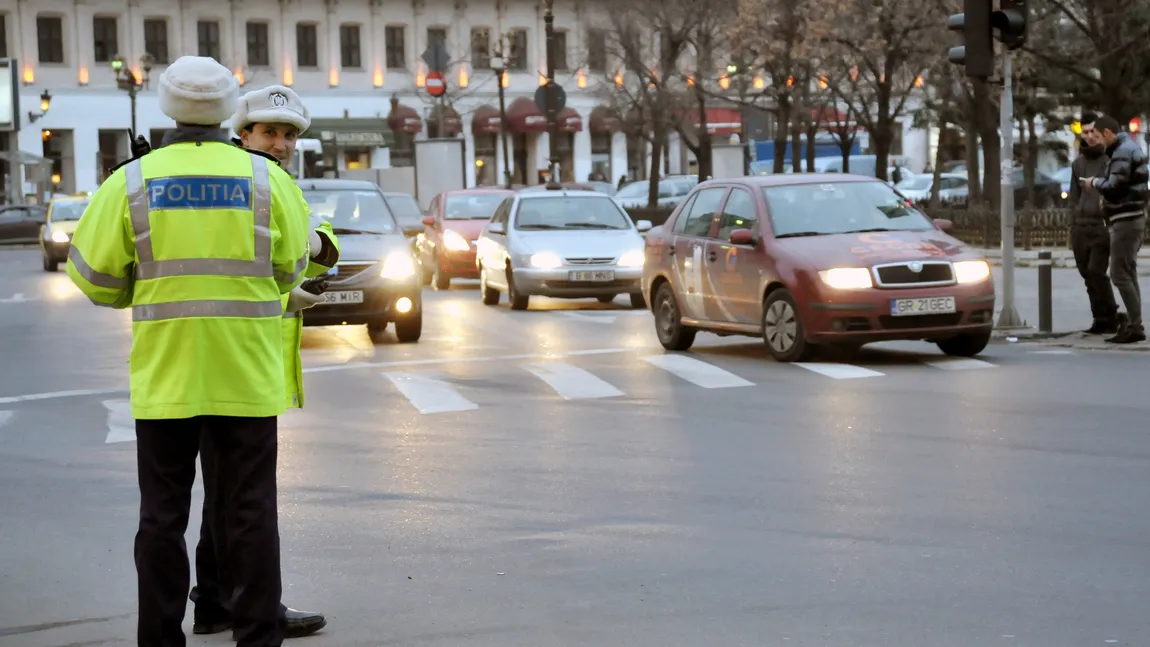 Poliţist de la Rutieră, luat pe capotă de un şofer supărat