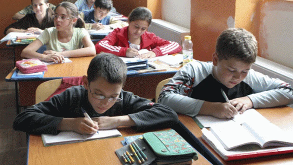 Ministerul Educaţiei va organiza o dezbatere privind noul plan-cadru pentru învăţământul gimnazial
