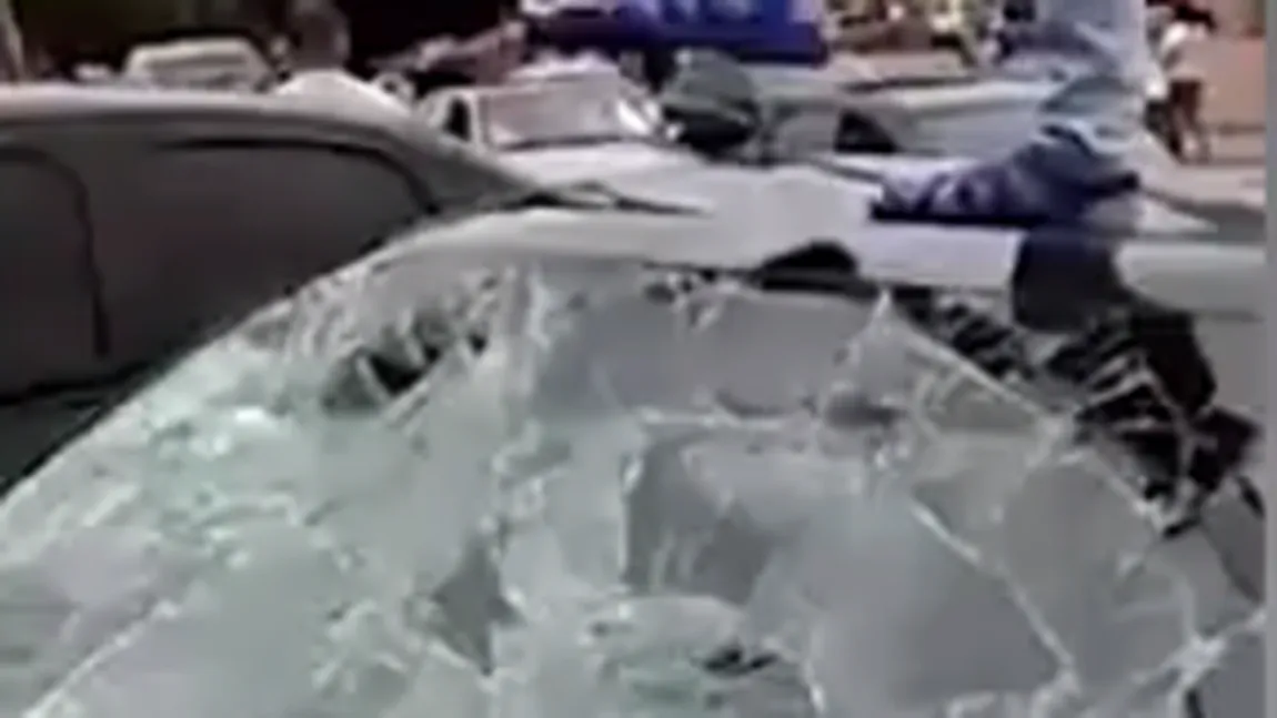 Furia unei femei însărcinate. Ce i-a făcut soţului ei, în văzul lumii, după ce a aflat că o înşală