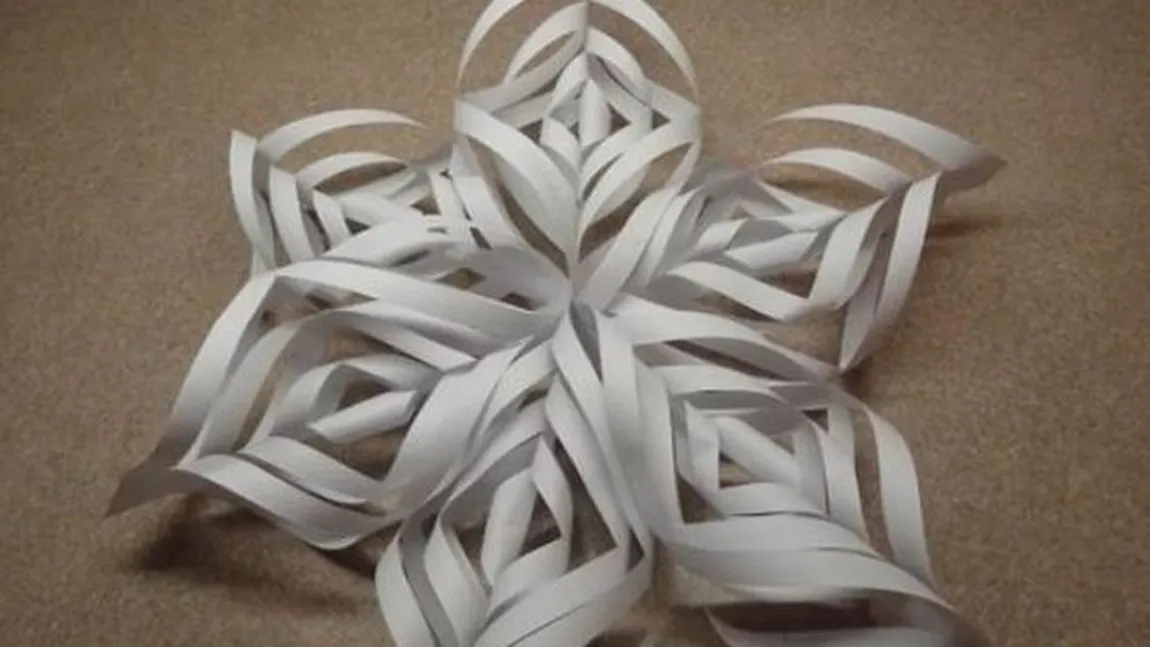 Cum faci un fulg de zăpadă 3D din hârtie  VIDEO