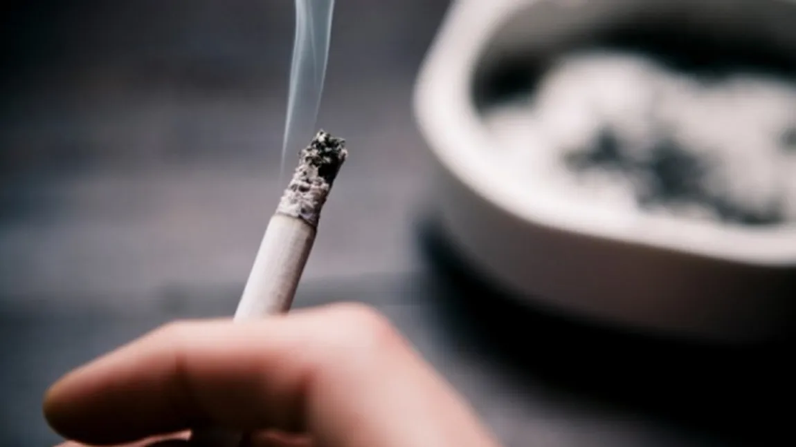 Legea care interzice fumatul în spaţiile publice, adoptată de Comisia pentru Sănătate. Ce MODIFICĂRI s-au făcut