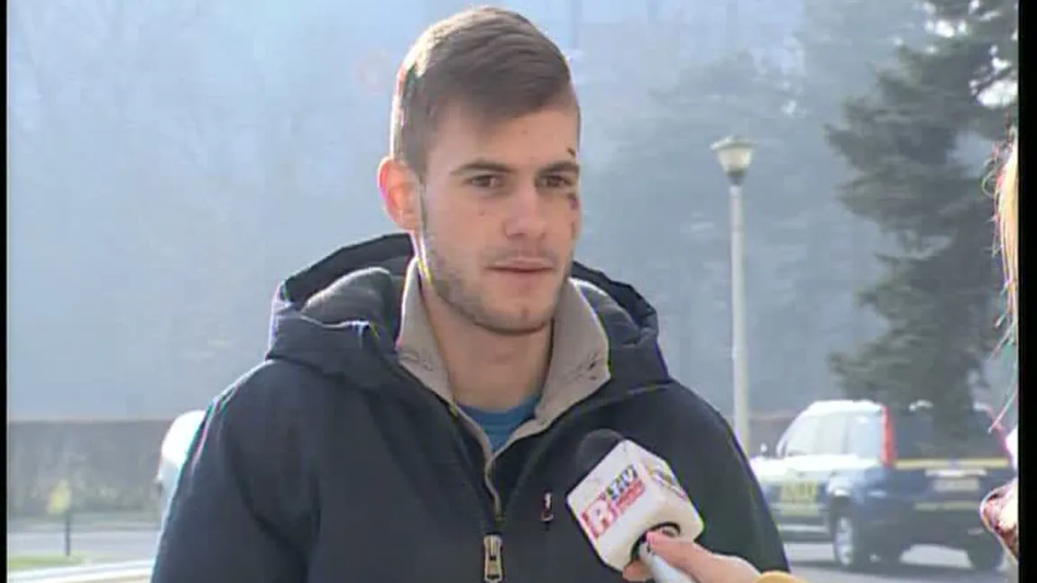 Doi tineri susţin că au fost BĂTUŢI cu pumnii şi picioarele chiar în secţia de Poliţie VIDEO