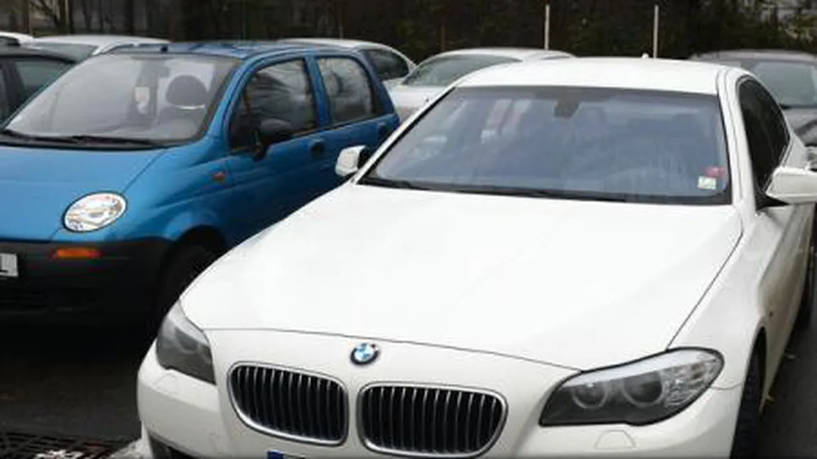 Maşinile de culoare albă, gri şi albastră, în preferinţele românilor, în primele 11 luni din 2015