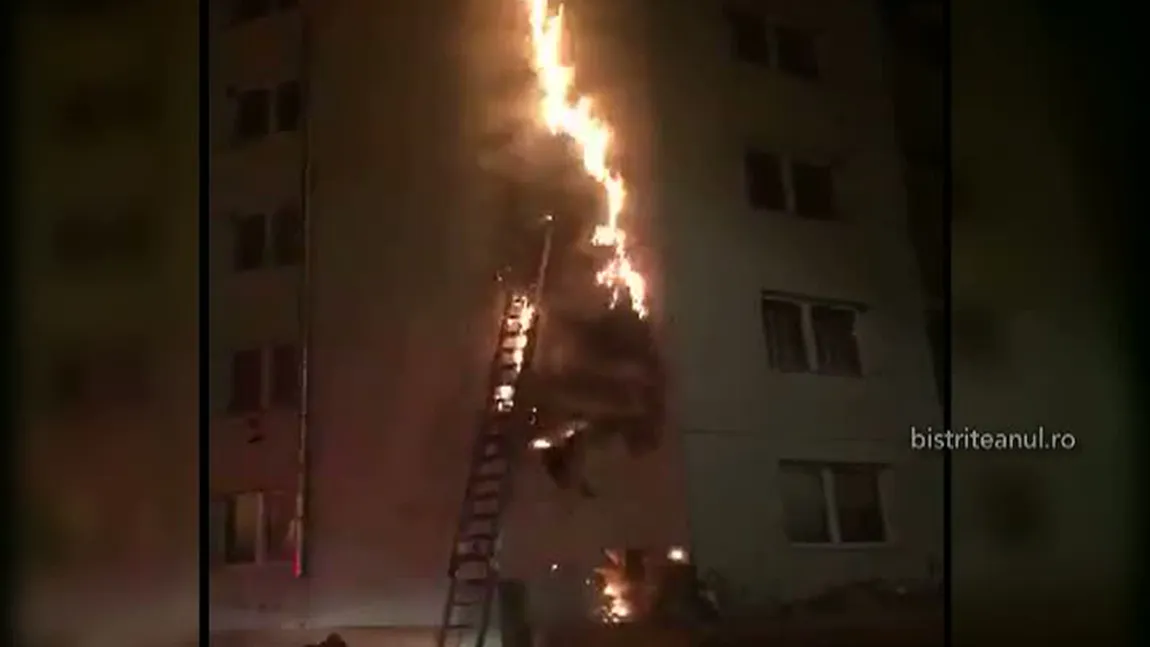 INCENDIU la un bloc din Bistriţa, în noaptea de Crăciun: 130 de locatari, evacuaţi. Un copil, dus la spital. VIDEO