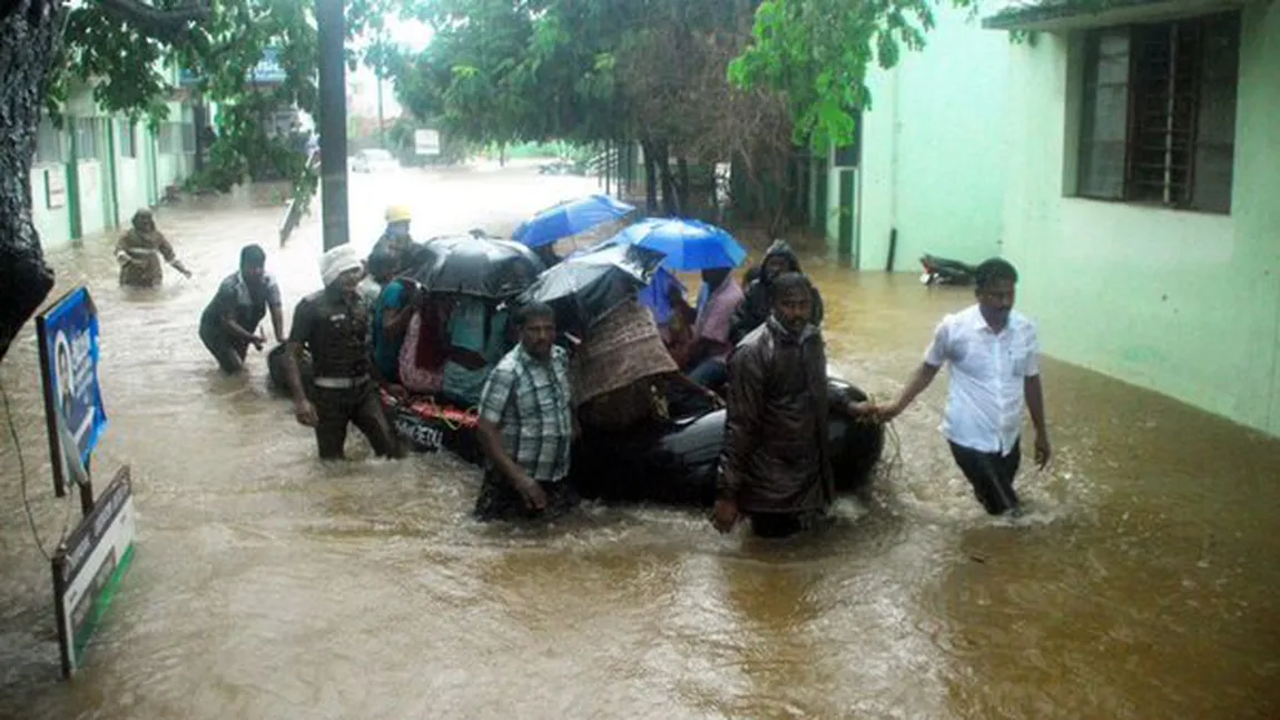 Inundaţii apocaliptice în India. Pentru prima oară după 137 de ani ziarul The Hindu nu a putut fi tipărit