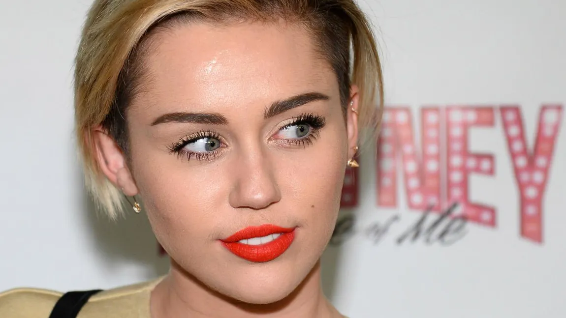 Miley Cyrus trece prin momente grele în perioada Sărbătorilor. În seara de Ajun, cântăreaţa a transmis un mesaj trist