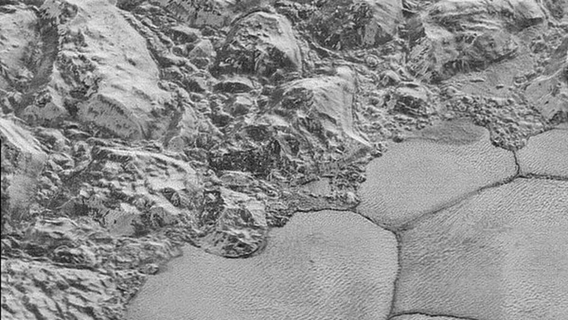 Imagini uluitoare de pe planeta Pluto. NASA a publicat noi fotografii, de înaltă rezoluţie VIDEO
