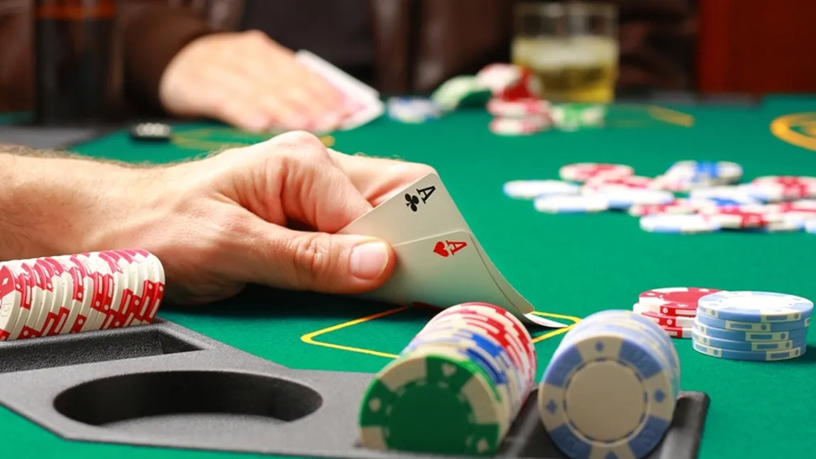 Un român joacă poker la Praga, cu un milion de euro pe masă
