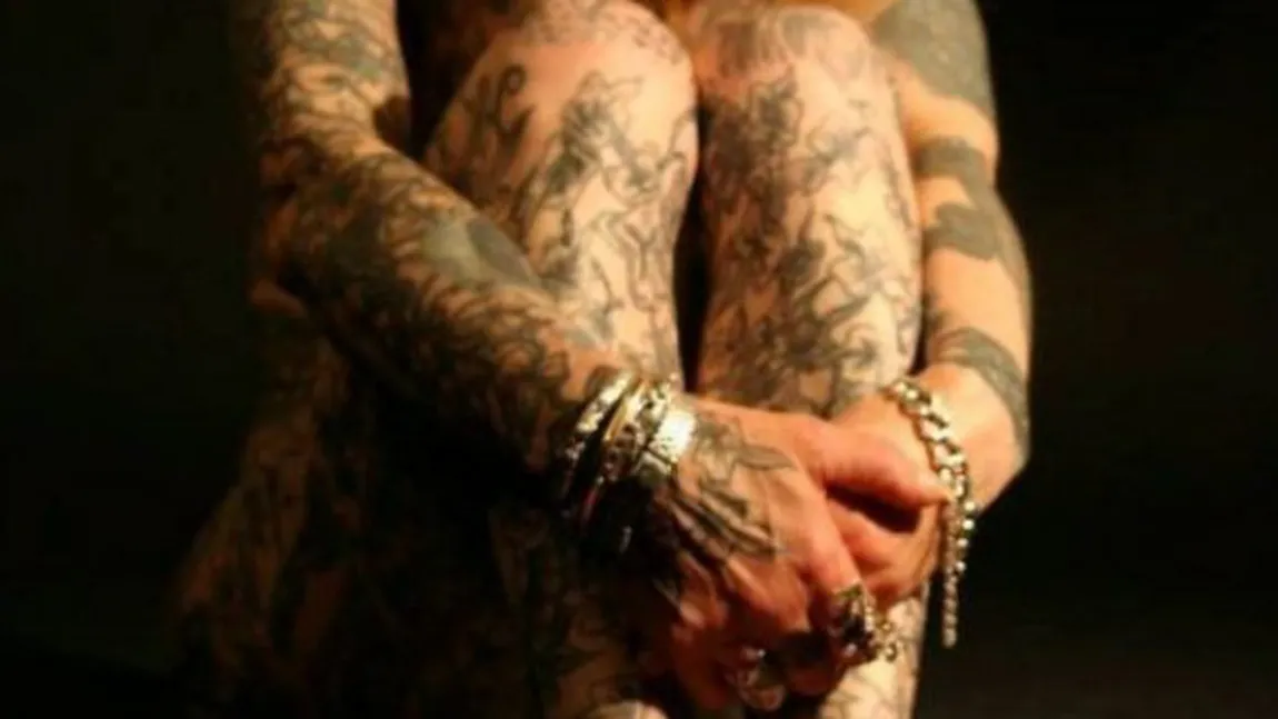 A murit cea mai tatuată femeie din lume