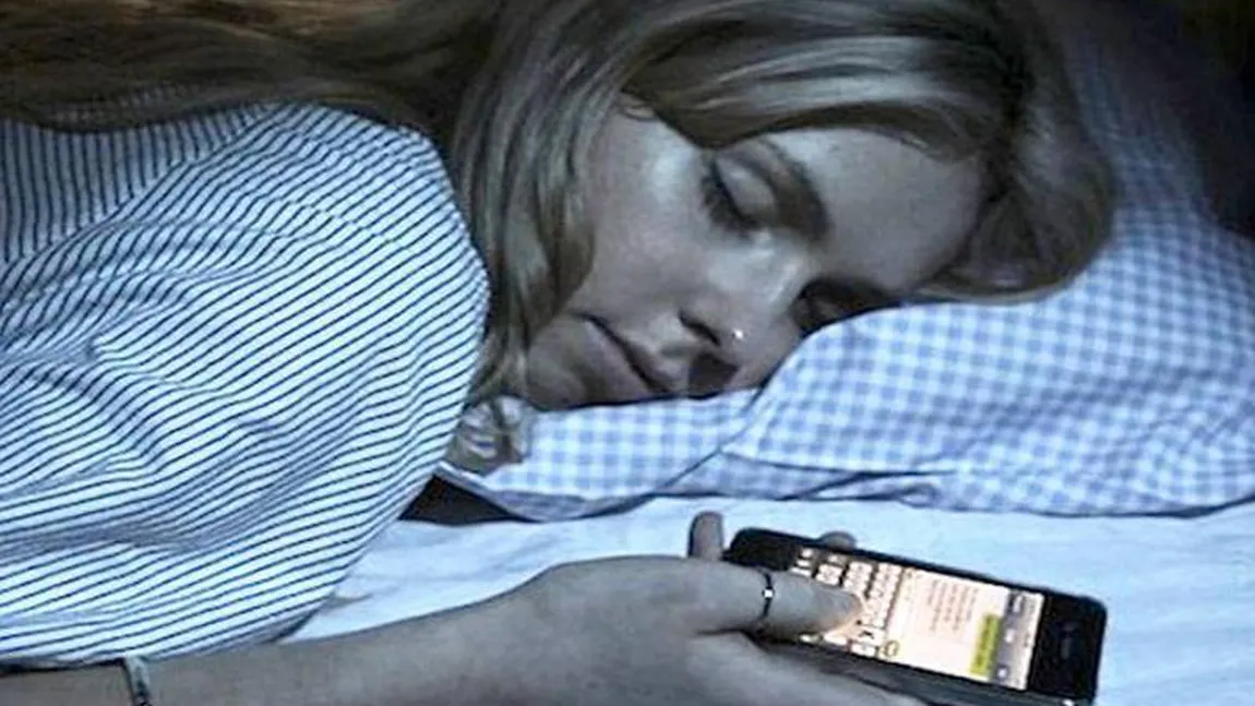 De ce NU este bine să dormi machiată