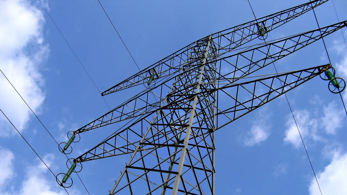 Transelectrica: România nu-şi mai poate asigura consumul de energie din producţia internă. Reacţia ministerului Energiei