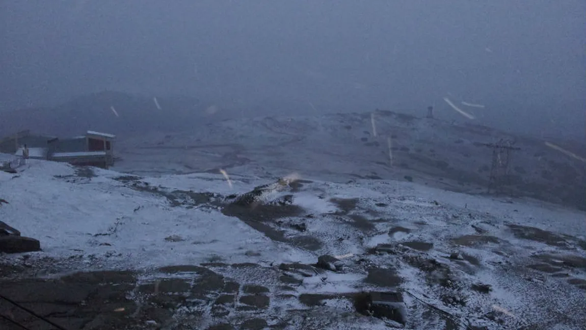 Opt turişti, BLOCAŢI pe Platoul Bucegi
