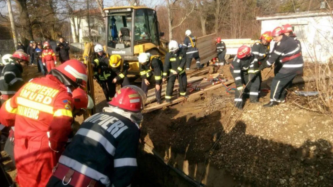TRAGEDIE în Snagov. Doi muncitori prinşi sub un mal de pământ au fost scoşi morţi UPDATE