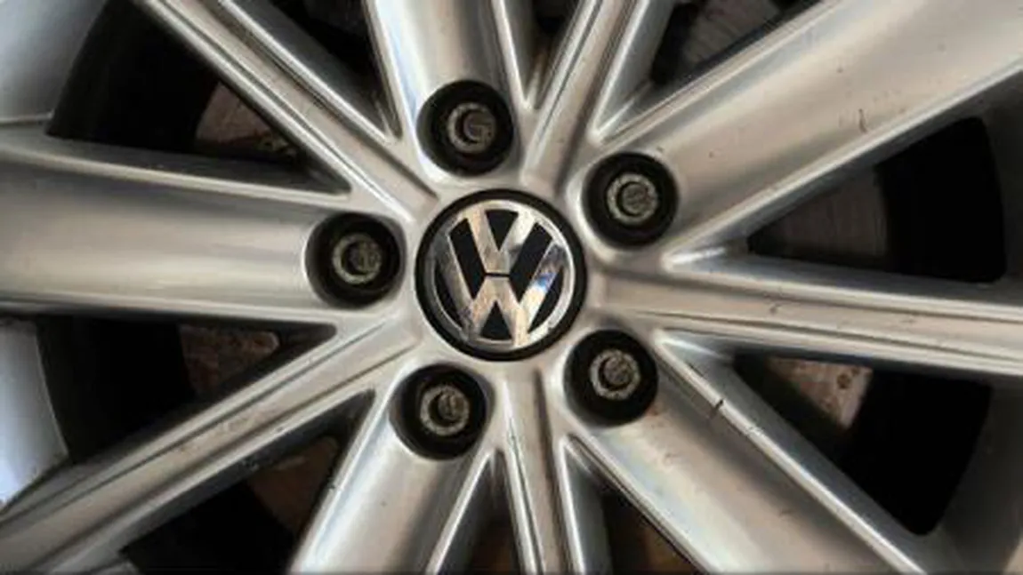 Volkswagen opreşte producţia la două fabrici din Germania