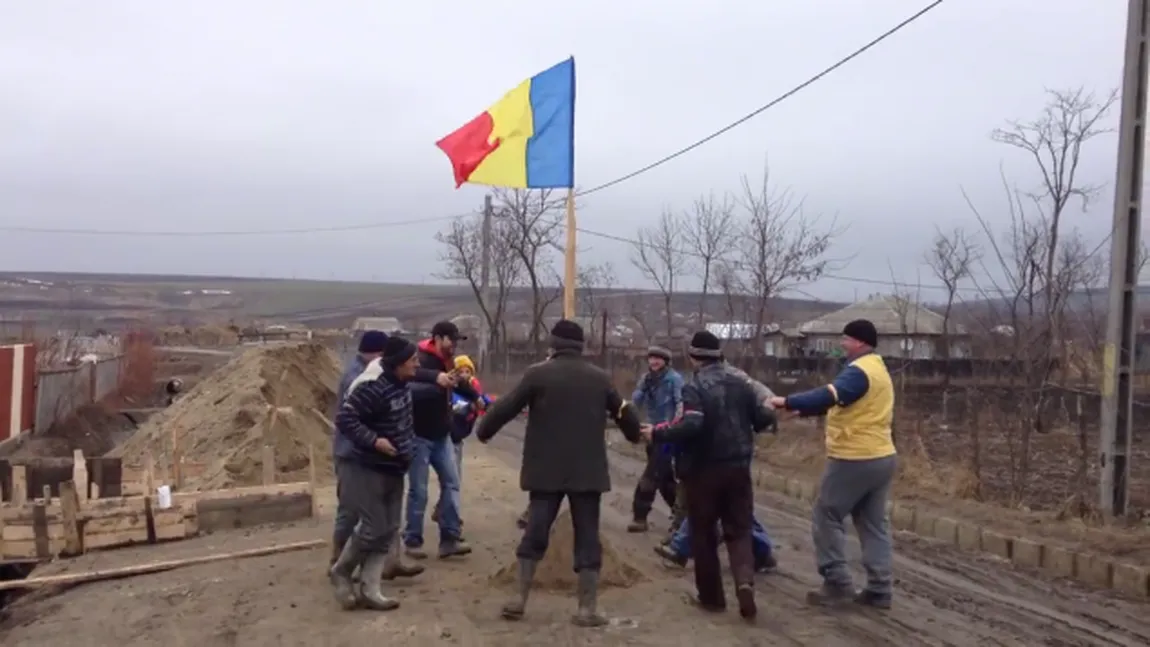 Hora Unirii pe uliţă. Imagini de senzaţie, care au devenit virale VIDEO