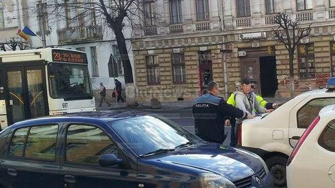 Panică în centrul Clujului. Un bărbat a urcat cu un cuţit în autobuz şi i-a ameninţat pe călători