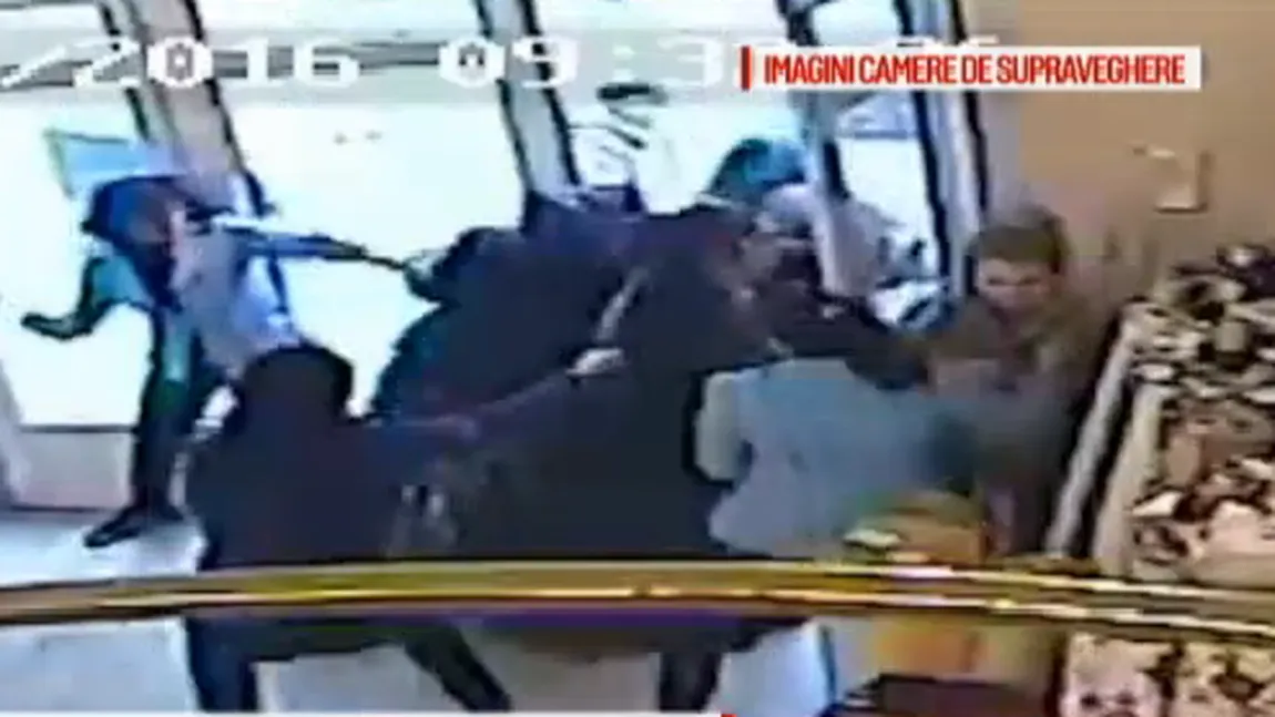 Scene ULUITOARE într-un magazin din Arad. Vânzătoarele s-au luat la bătaie cu hoaţele de etnie romă VIDEO