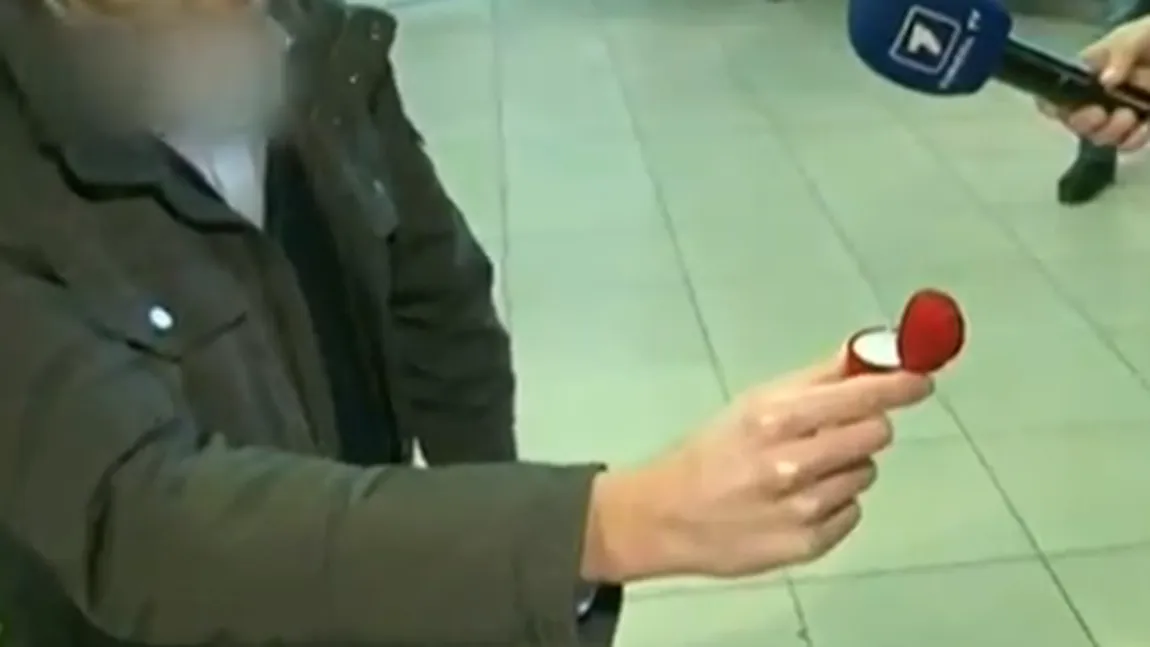 Şi-a aşteptat iubita în aeroport cu o cerere în căsătorie. A urmat dezastrul VIDEO