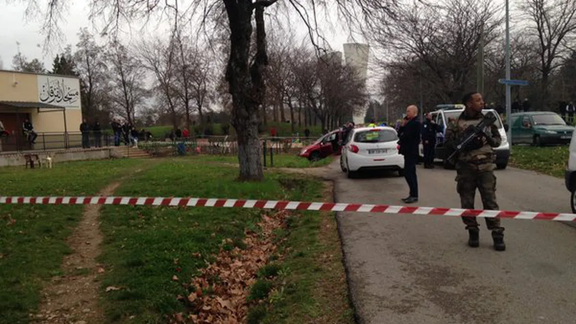 INCIDENT în Franţa. Un bărbat a încercat să intre cu maşina într-un grup de militari
