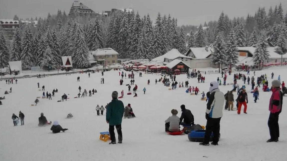 Crăciunul pe rit vechi pe pârtiile din România. Staţiunile de la munte, pline de turişti VIDEO