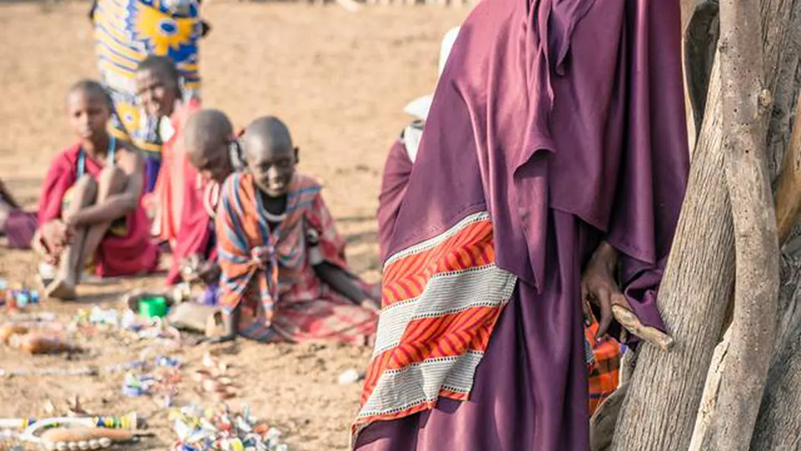 Viaţa în trei triburi africane, văzută de un român. Poze de colecţie, elogiate de Daily Mail GALERIE FOTO