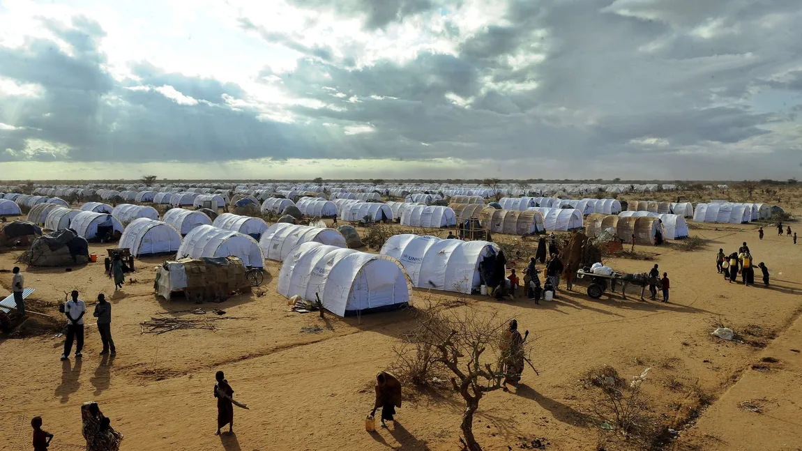 Epidemie de HOLERĂ în taberele de refugiaţi. Cel mai mare stabiliment din lume, contaminat. Cel puţin zece morţi