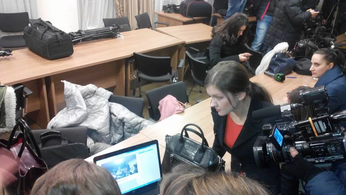Republica Moldova. Jurnaliştii blocaţi în Parlament: Am simţit miros de fum. Nu ni s-a permis să ieşim