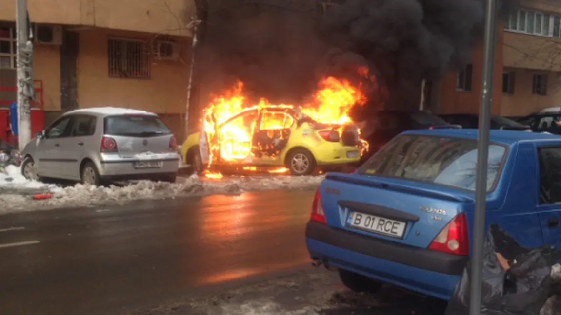 O maşină a luat foc într-o parcare din Bucureşti