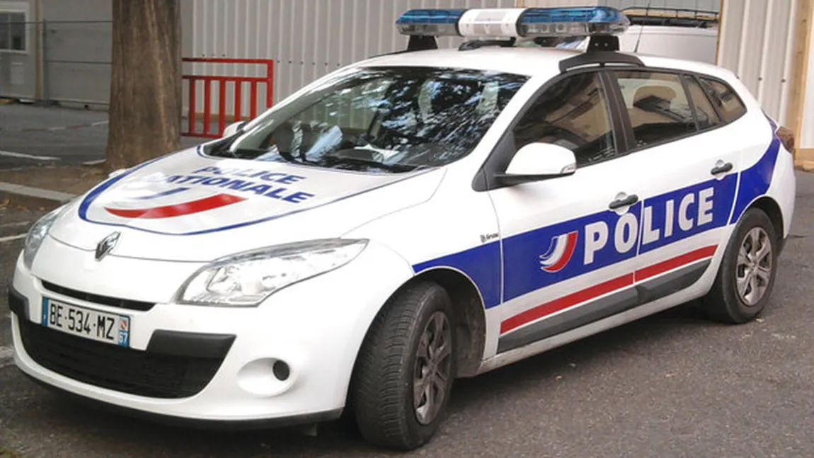 Paris: Un bărbat cu probleme psihice care a încercat să ia ostatici şi a înjunghiat un poliţist a fost ucis