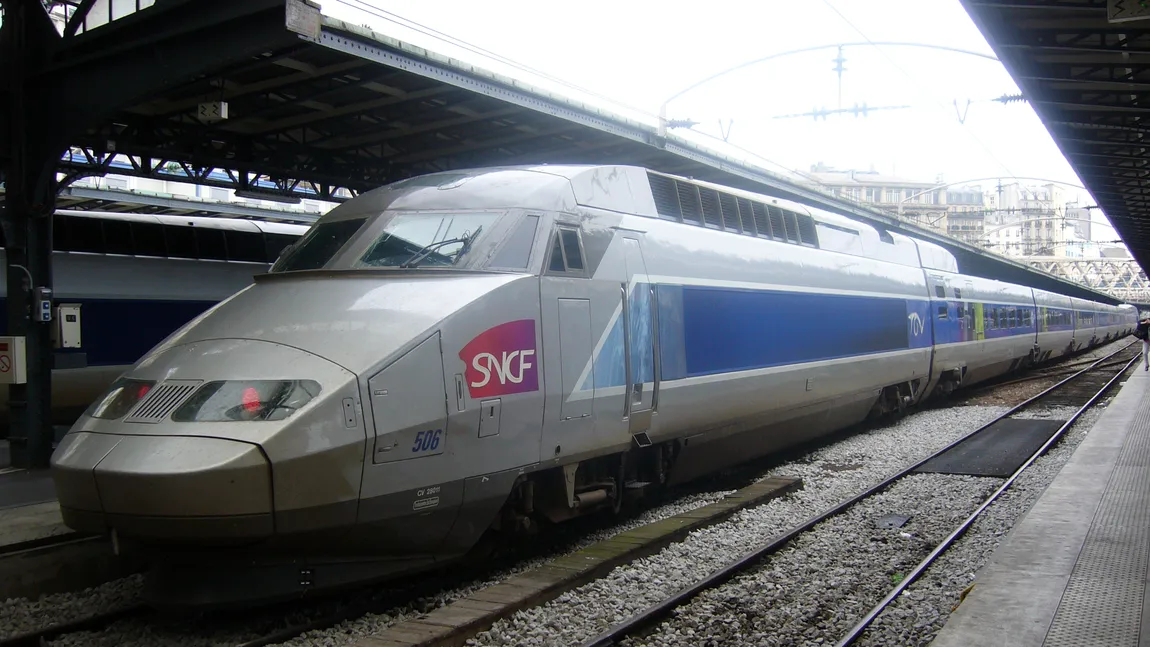 Aproximativ  800 de pasageri blocaţi lângă Tours, în urma unui incendiu la bordul unui TGV Paris-Bordeaux