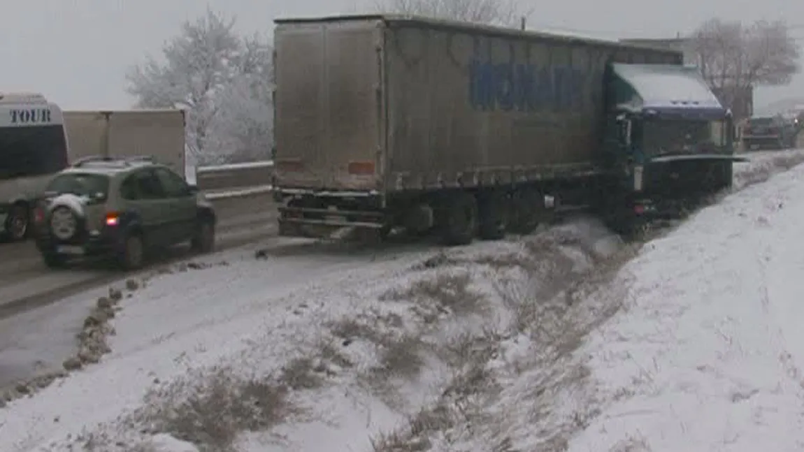 Ninsoare abundentă în Suceava. Traficul rutier a fost dat peste cap VIDEO