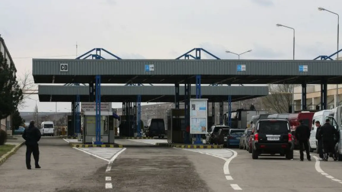 Aglomeraţie în Vama Albiţa. Moldovenii vin în România să petreacă Crăciunul pe rit vechi