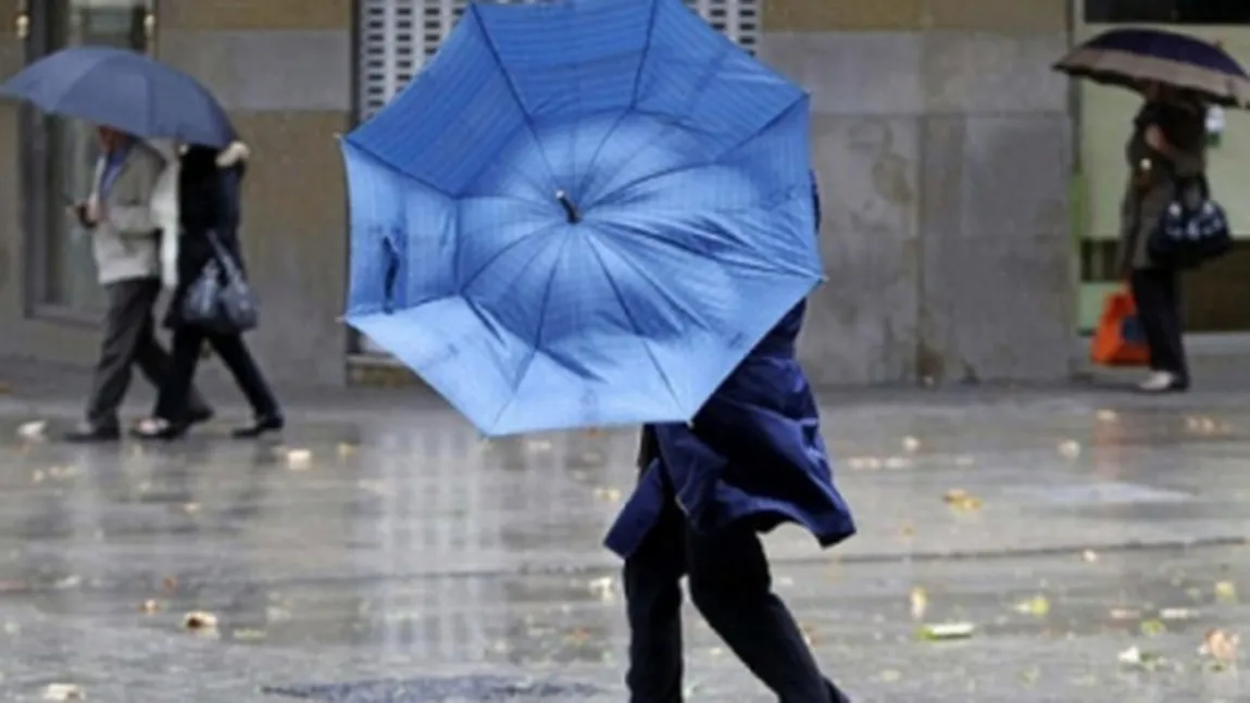 ALERTĂ METEO: Ploi abundente în aproape toată ţara în următoarele trei zile