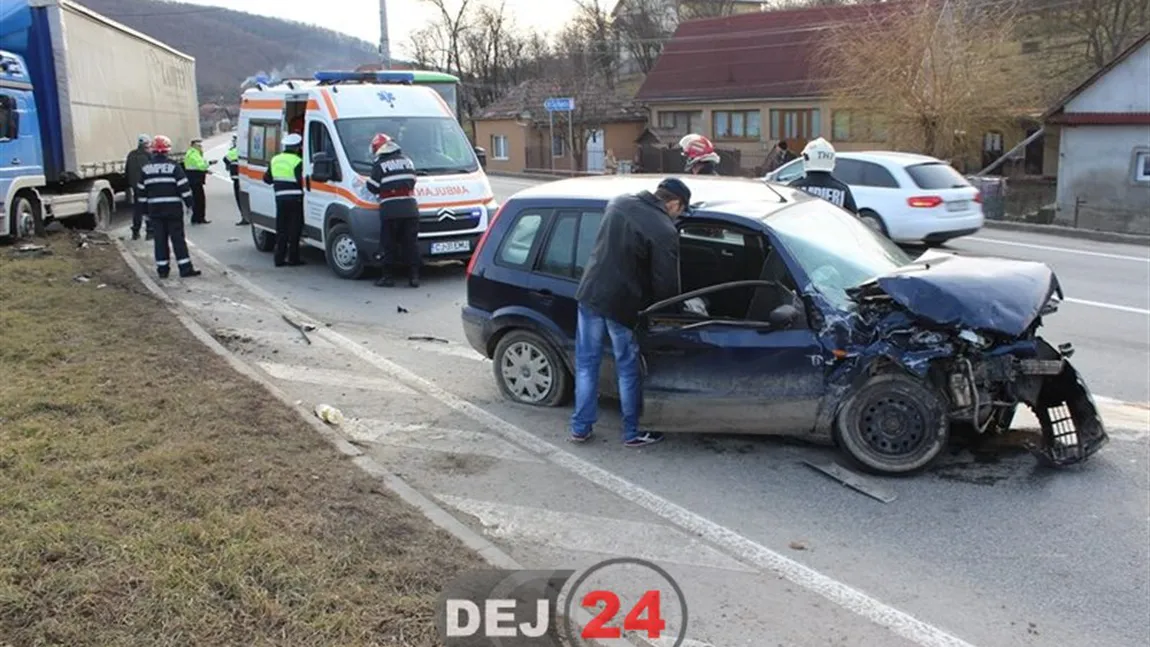 Accident grav în Cluj. O persoană a rămas încarcerată