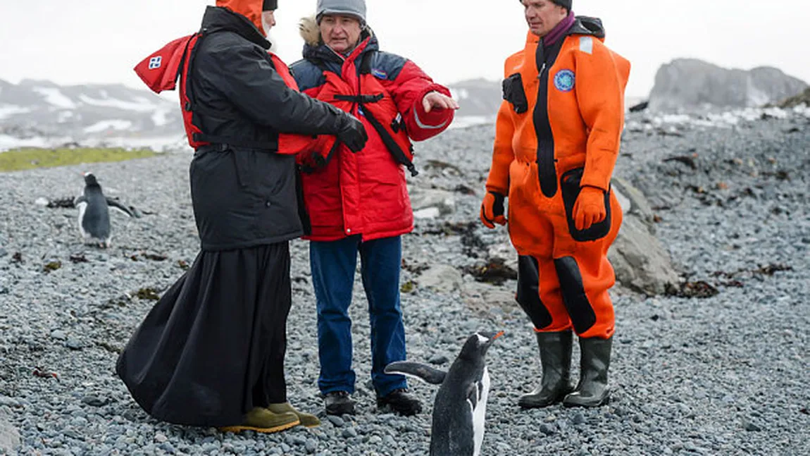 Patriarhul Kirill al Moscovei şi Întregii Rusii face slujbă la pinguini, în Antarctica VIDEO