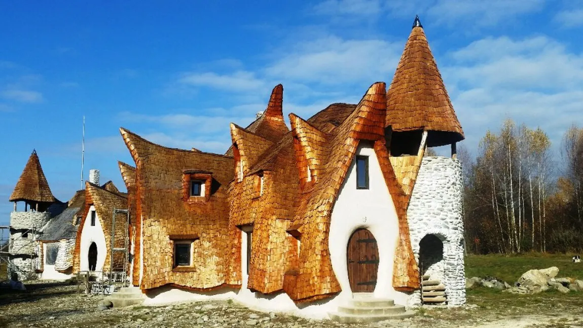 Un castel inspirat din poveşti, construit în Porumbacu de Sus pentru turişti VIDEO