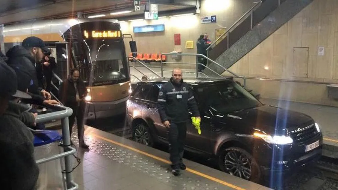 Scene inedite la Bruxelles. Un şofer a ajuns pe şinele de metrou, după ce a avut încredere în GPS VIDEO