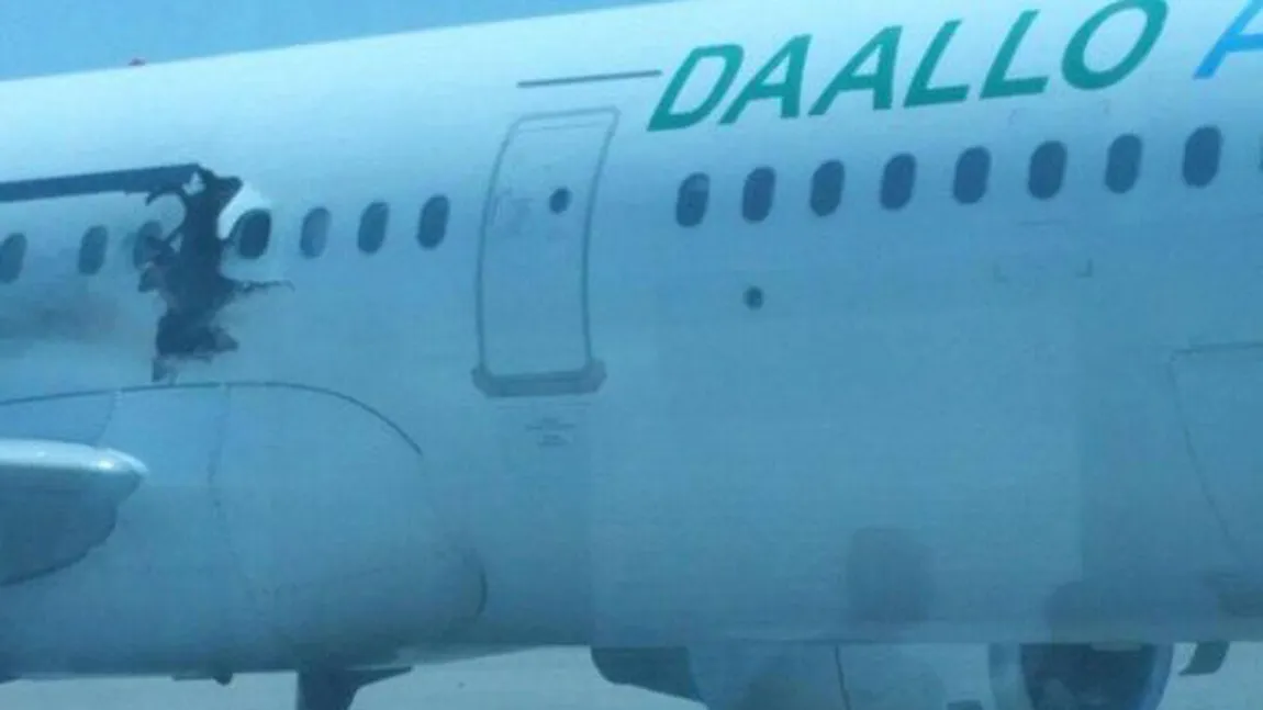 Gruparea teroristă Al-Shabaab a revendicat atacul cu bombă de la bordul avionului din Somalia