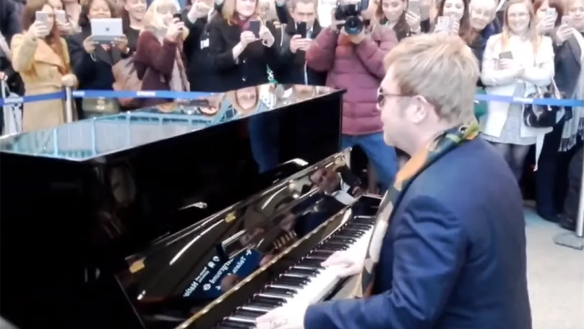 Supriză de proporţii la metroul londonez: Elton John a cântat la pian, în faţa trecătorilor