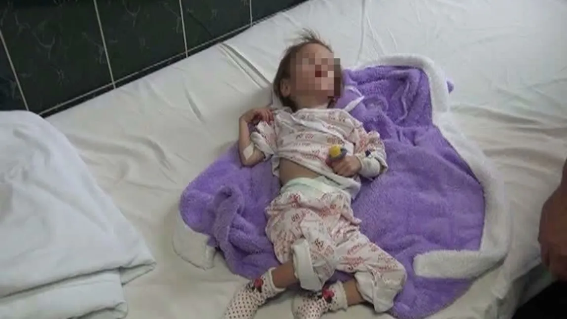 Fetiţa din Vaslui care a fost hrănită numai cu pufuleţi şi ceai, adoptată de medici. Ce decizie a luat tatăl lui Flori