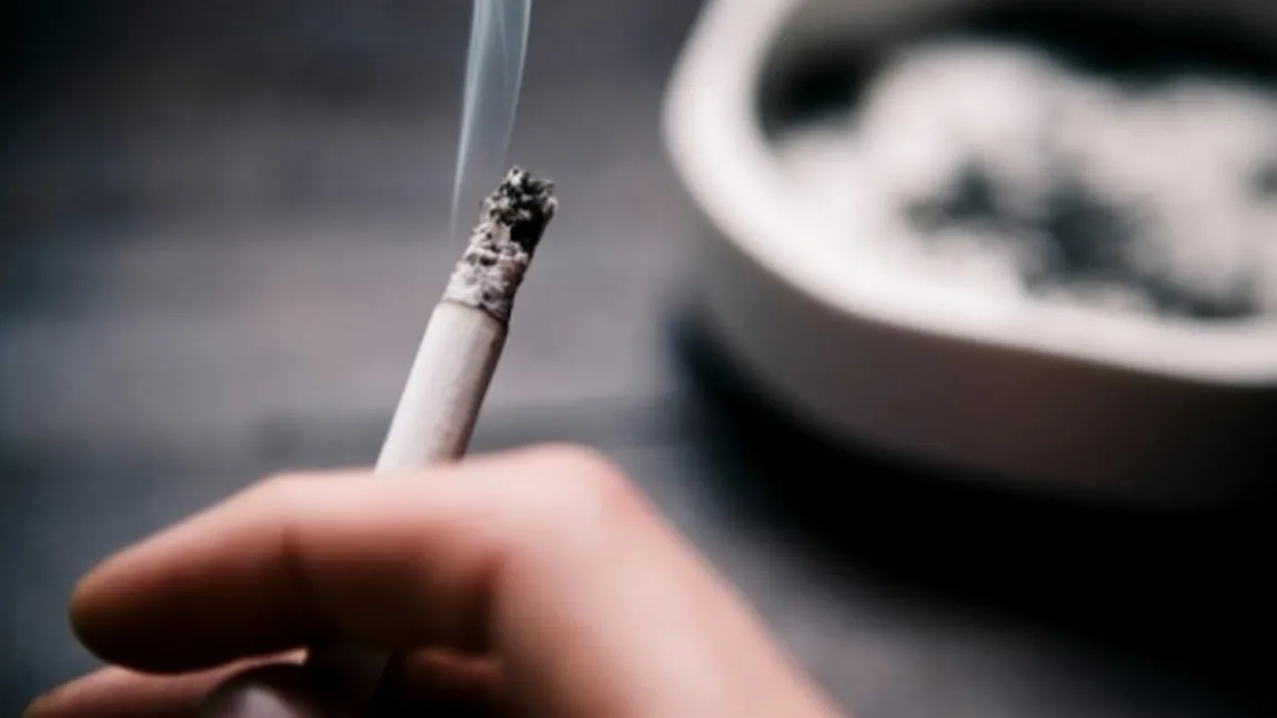 Interzicerea fumatului. Ce SANCŢIUNI riscă angajaţii care nu respectă legea